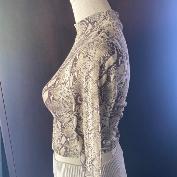 Forever 21 brown & tan snake skin print top - Picture 2 of 4